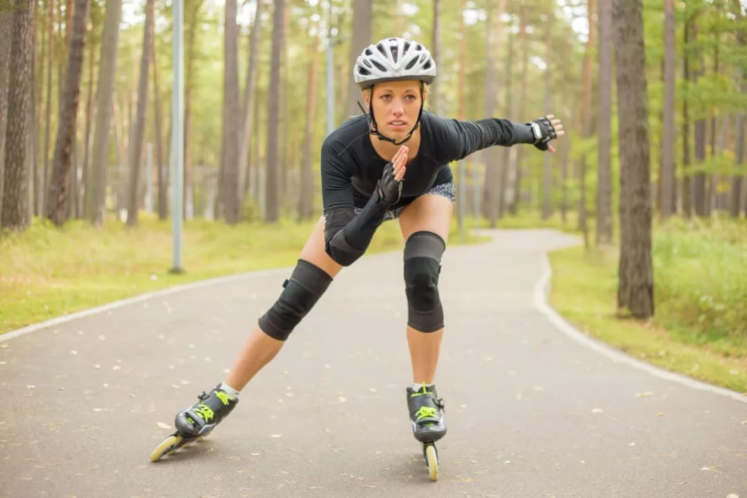 Ile kalorii spalisz podczas jazdy na rolkach na 10 km?