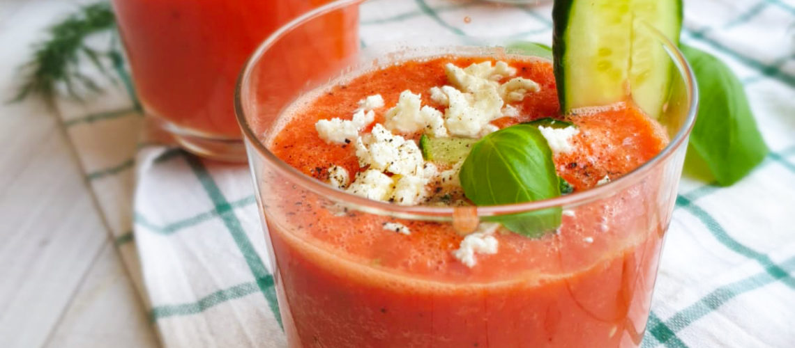 Gazpacho pomidorowe z arbuzem, orzeźwiający letni obiad w kilka minut